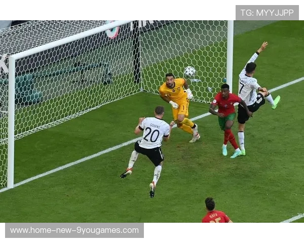 C罗贴地怒射逼迫门将极限扑救